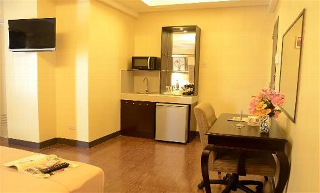 Silver Oaks Suites & Hotel Manila Exterior photo