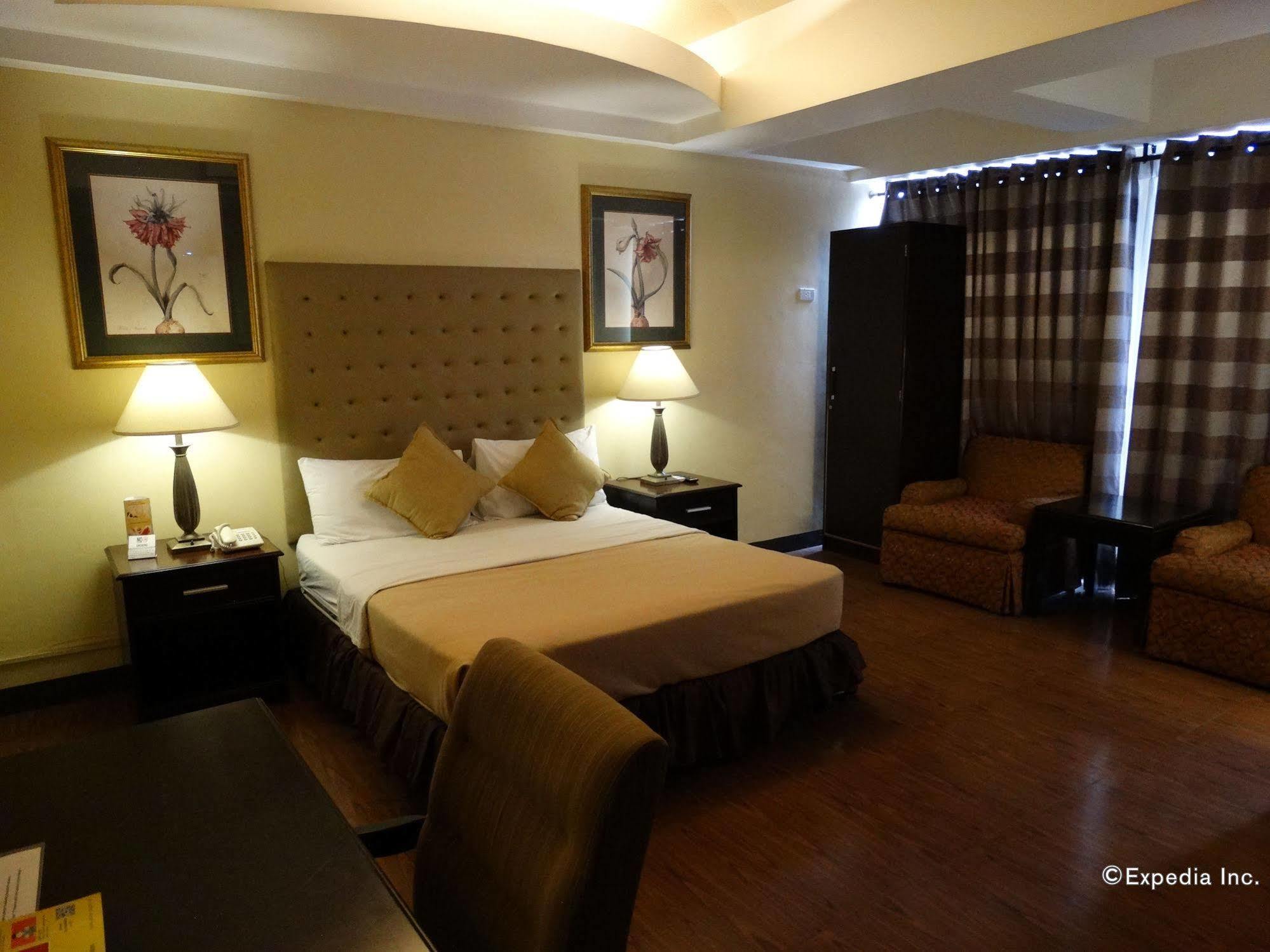 Silver Oaks Suites & Hotel Manila Exterior photo