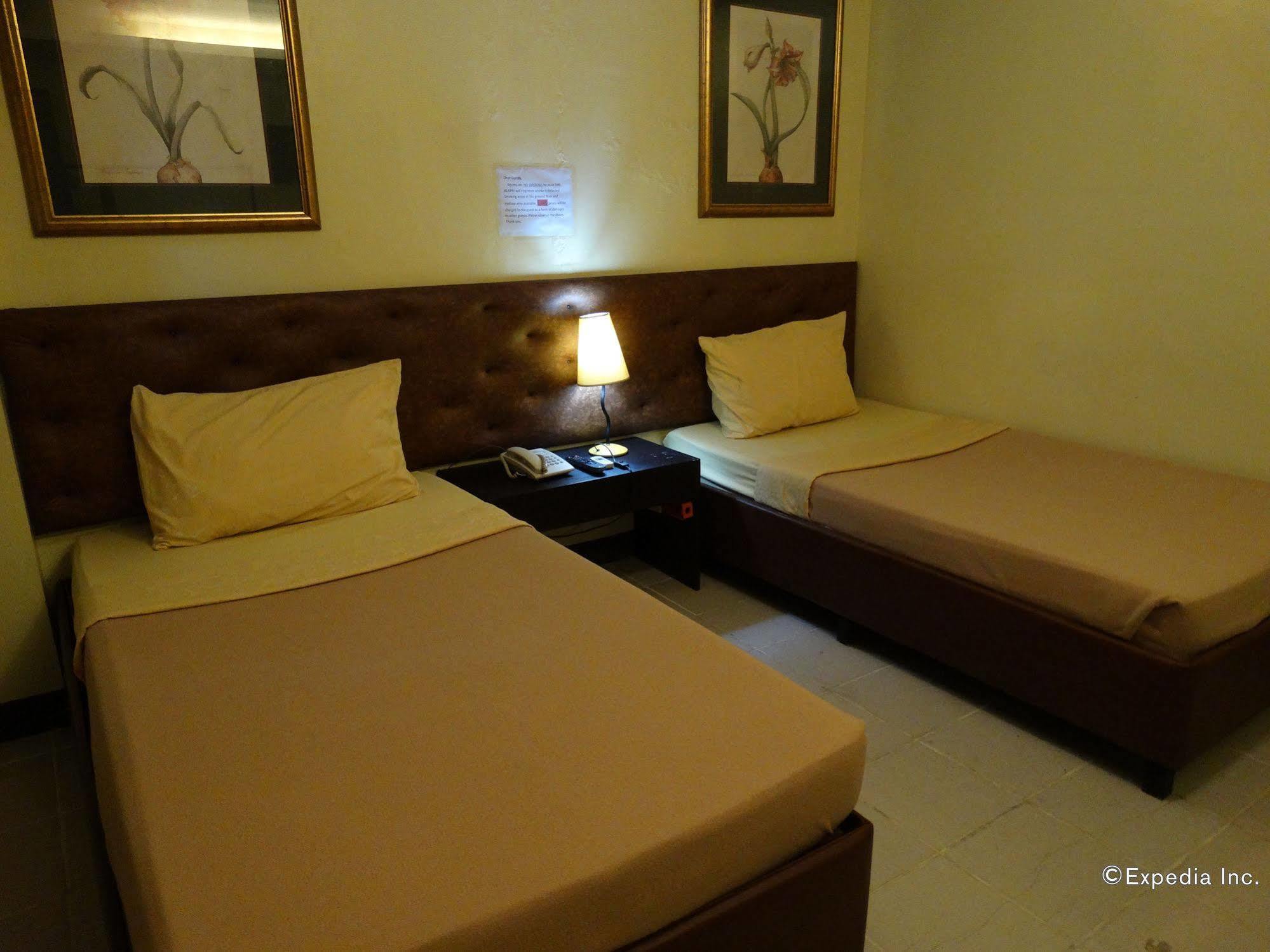 Silver Oaks Suites & Hotel Manila Exterior photo