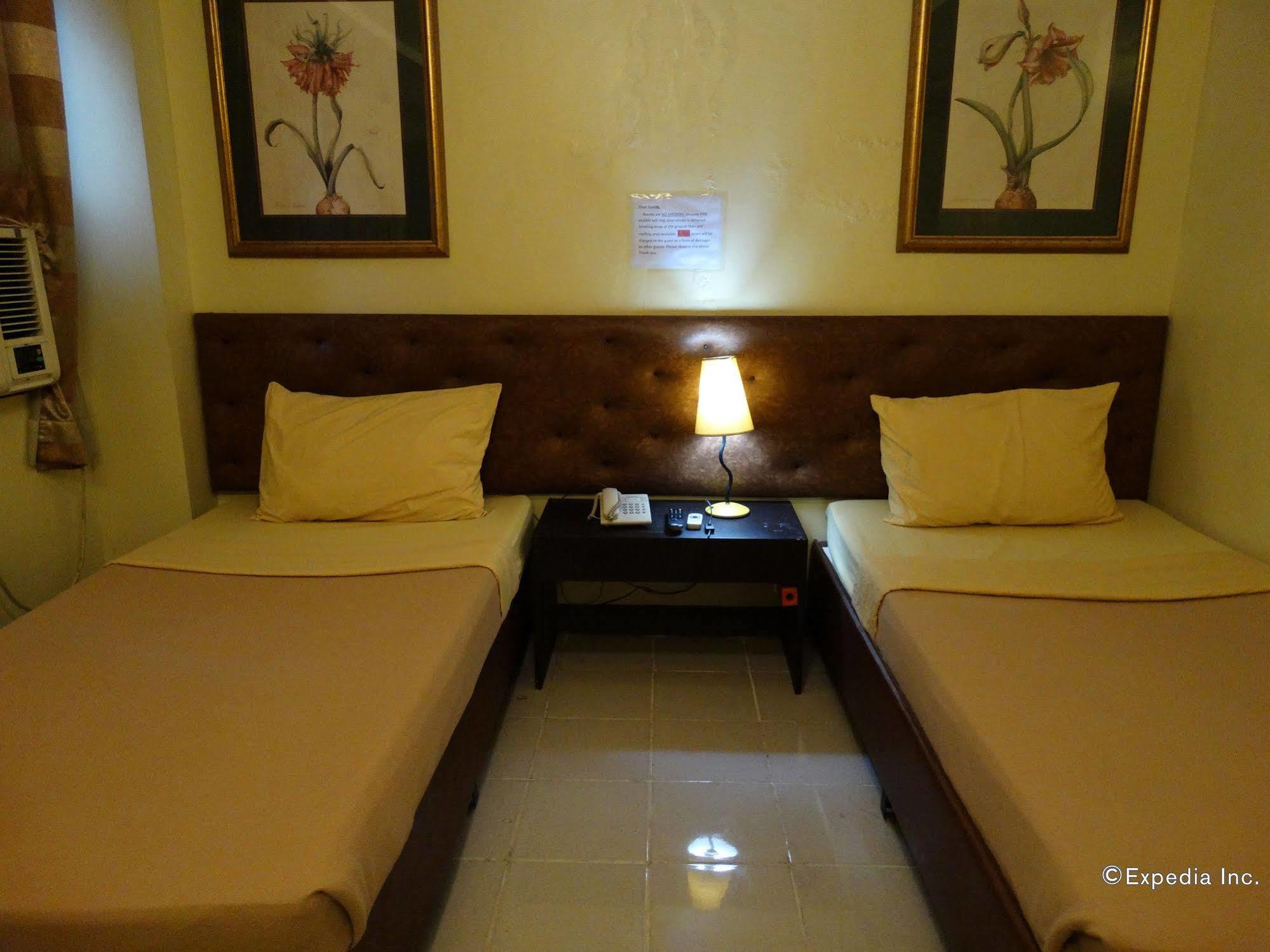 Silver Oaks Suites & Hotel Manila Exterior photo