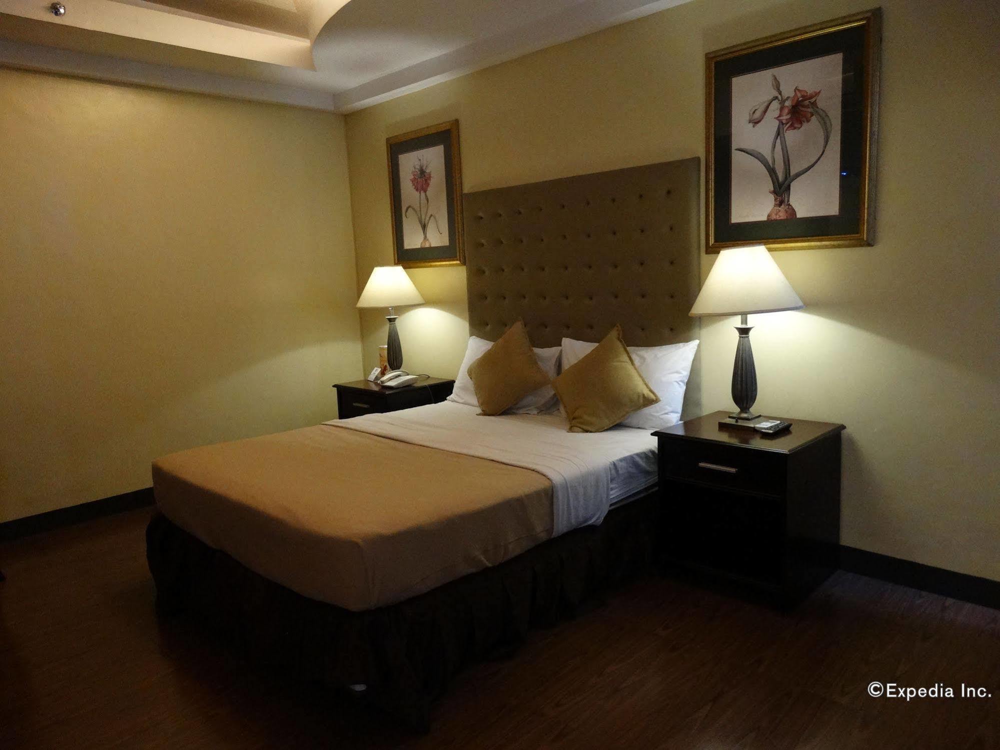Silver Oaks Suites & Hotel Manila Exterior photo