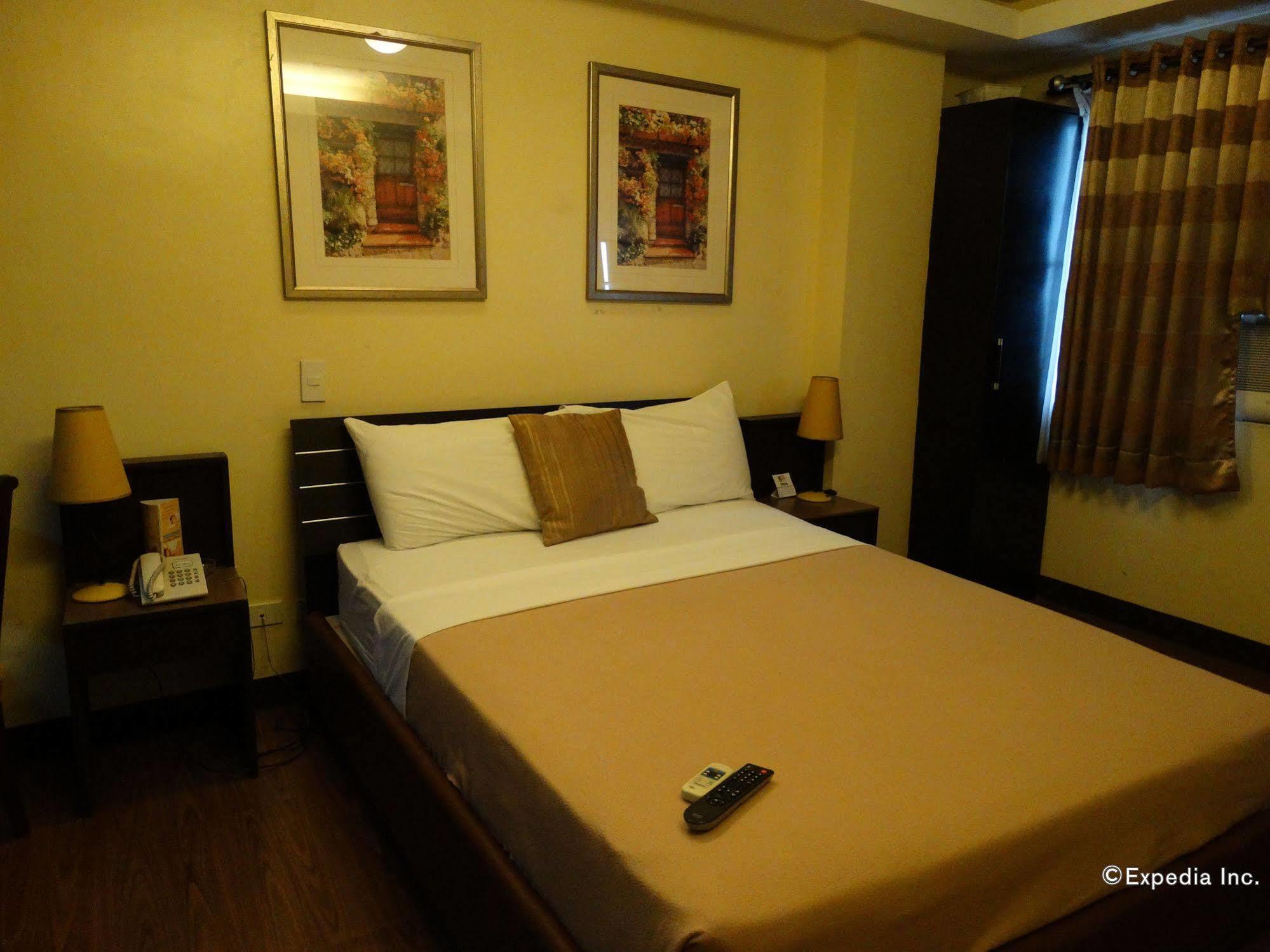 Silver Oaks Suites & Hotel Manila Exterior photo